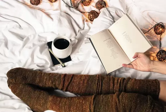 Όταν ξεκουράζεστε, κρατήστε τα πόδια σας πάνω από το επίπεδο της καρδιάς.